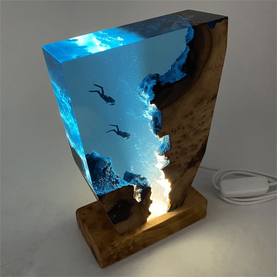Diver frozen in light, Night Light, Scuba Diving Deep Sea Exploration（ Best Gift 🎁 ）